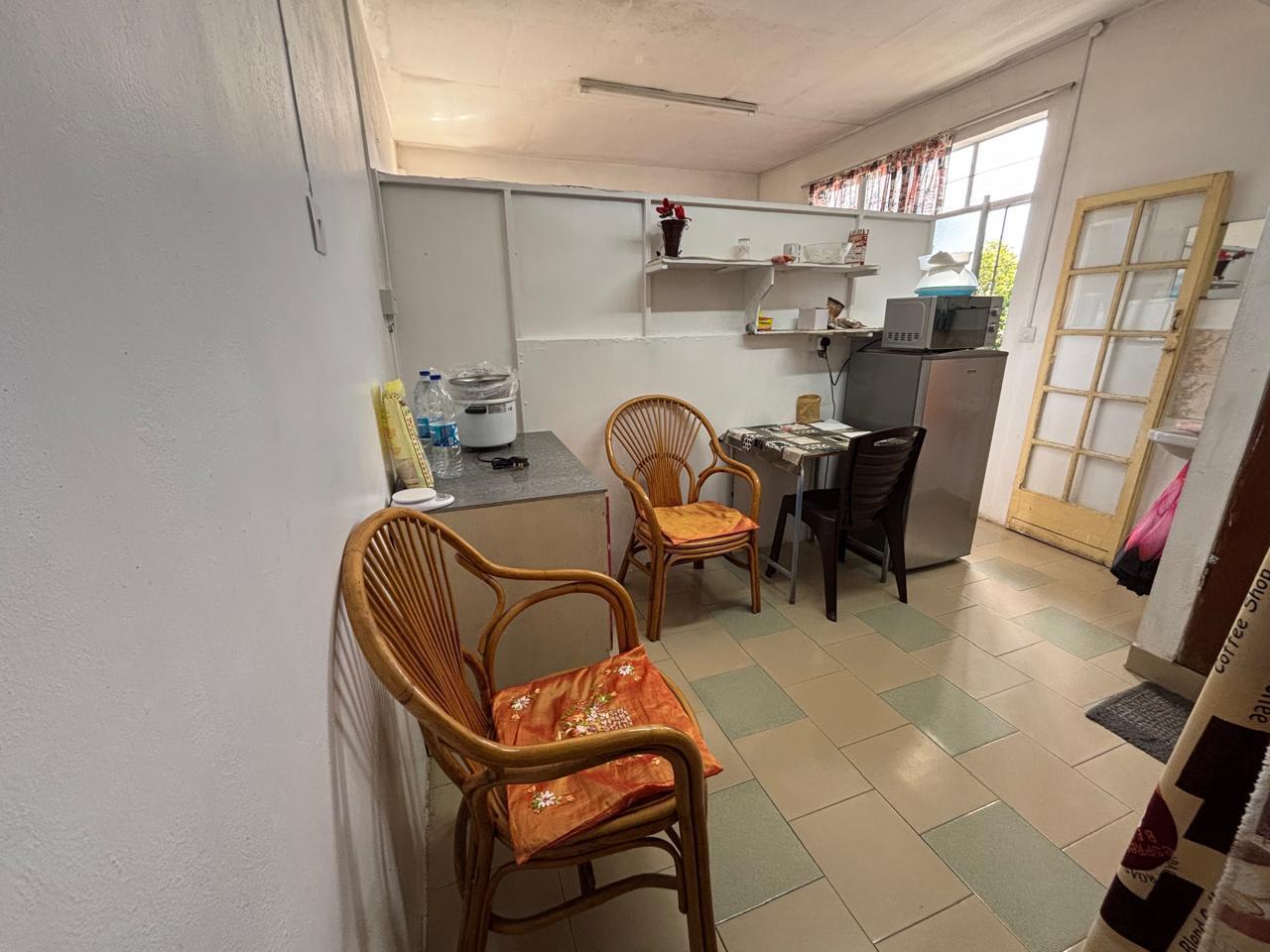 Studios tout pre de la gare de metro